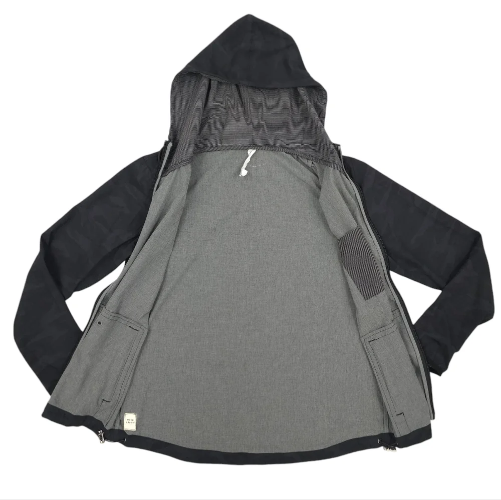 Vuori Black Camo Women's Jacket - Picture 5 of 8